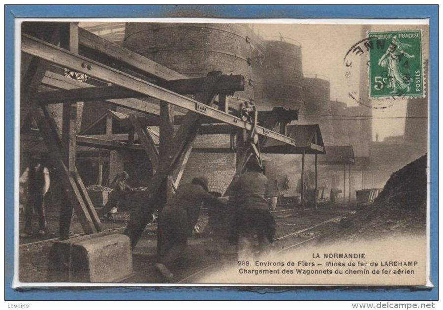 61 - LARCHAMP --  Mines de Fer - Chargement des Wagonnets ....
