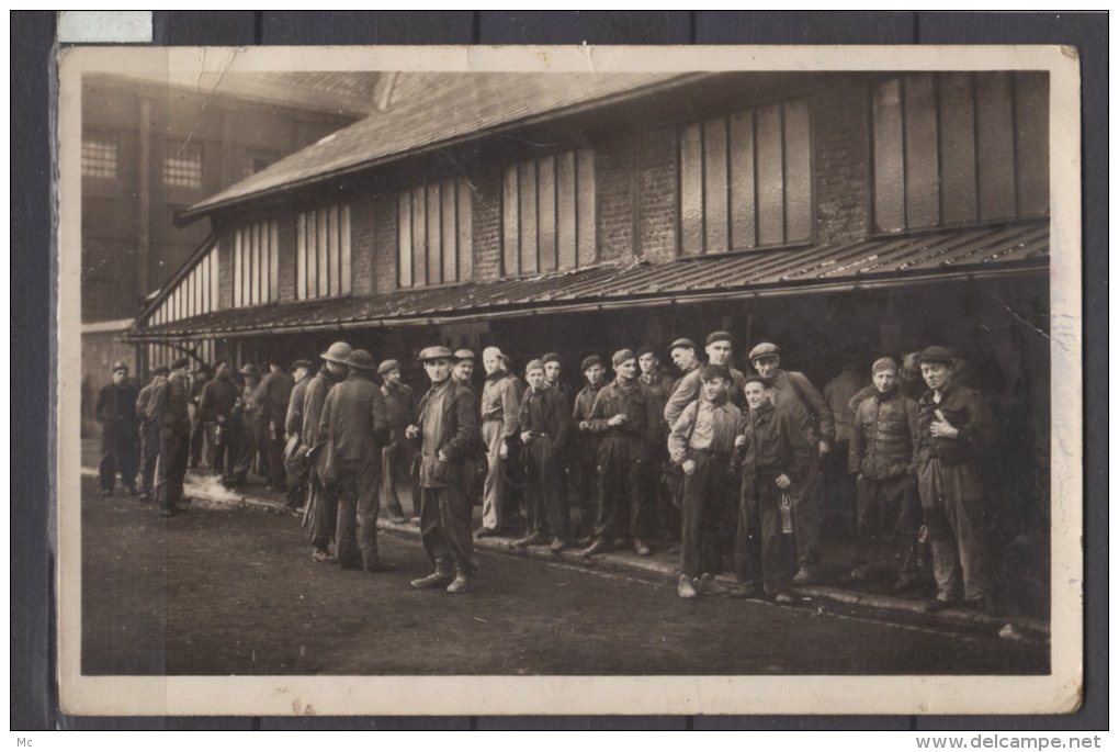 62 - Noeux-les-Mines - A la Lampisterie avant la Descente - Mineurs