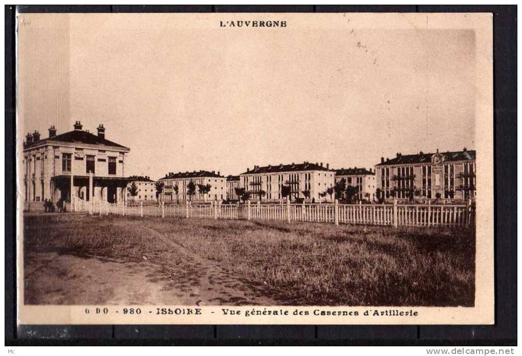 63 - Issoire - Vue Générale des Casernes d'Artillerie - L'Auvergne