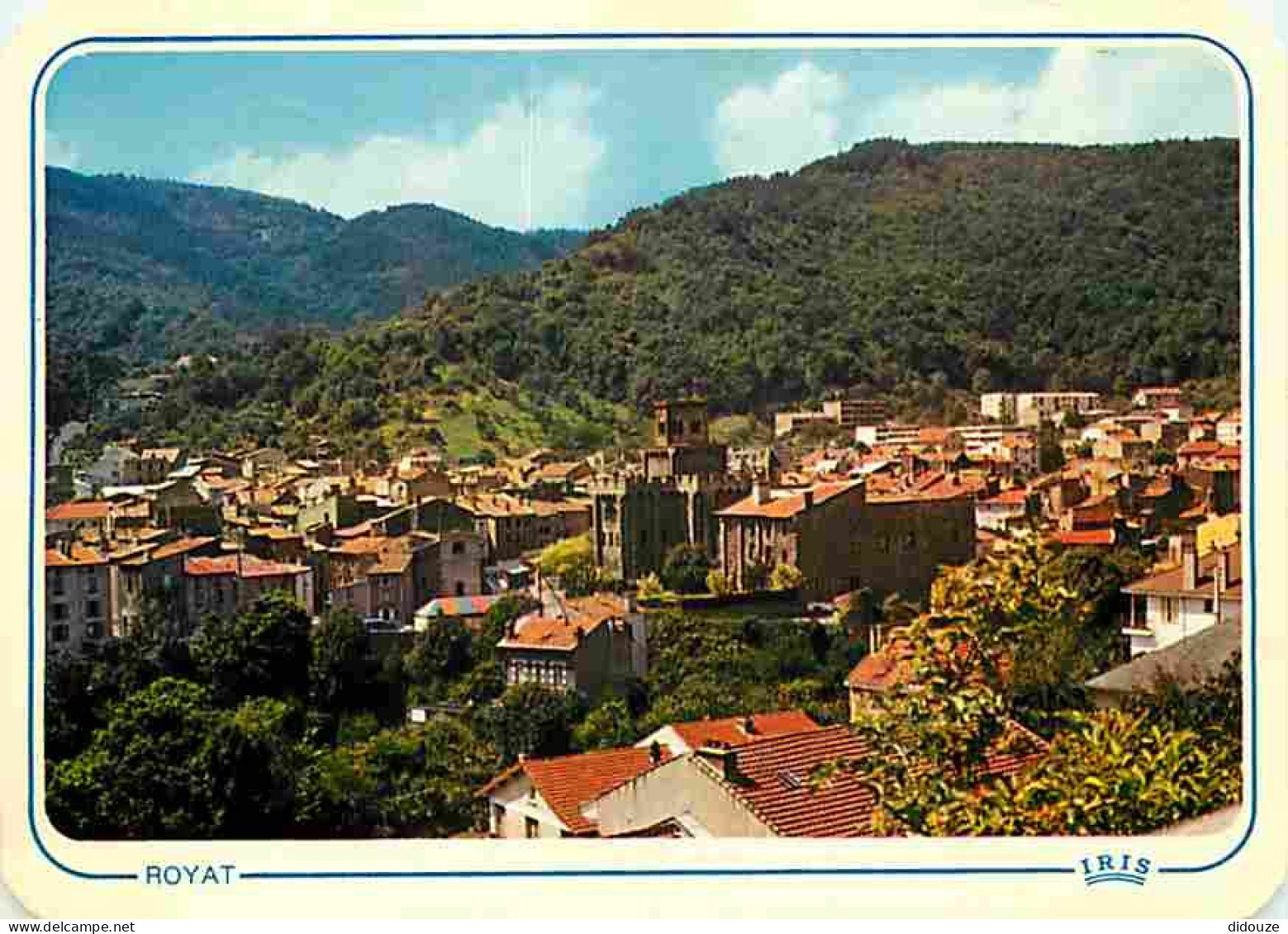 63 - Royat - Le vieux Royat - Au centre l'Eglise Saint Léger - CPM - Voir Scans Recto-Verso