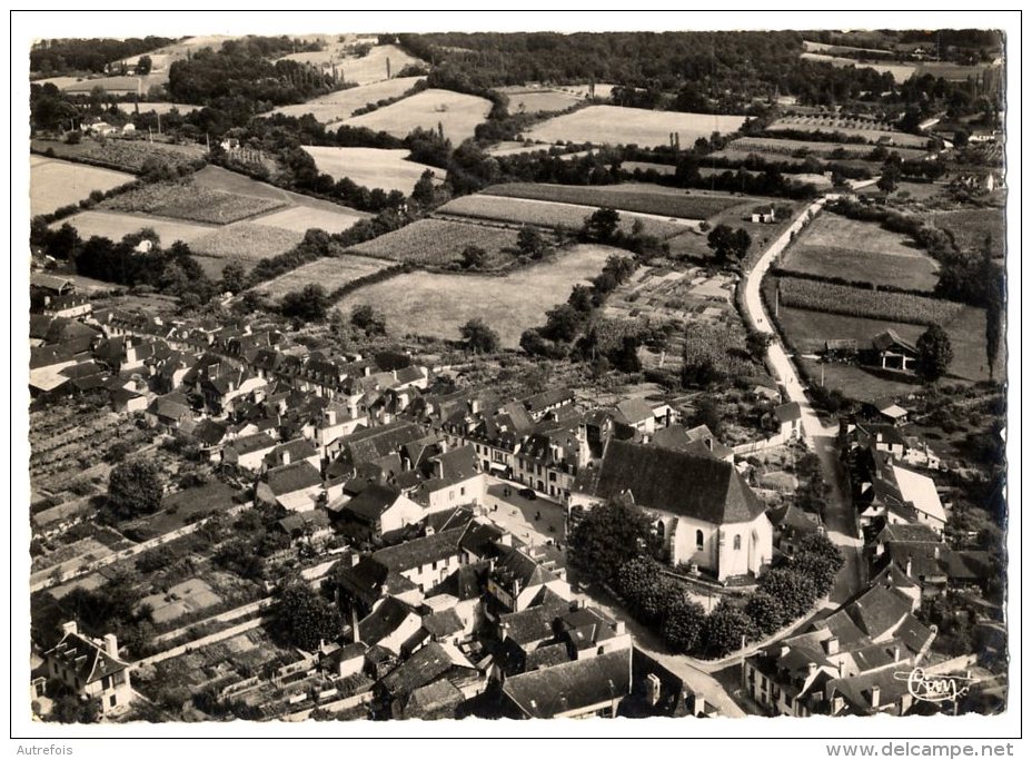 64 LASSEUBE VUE AERIENNE LE HAUT DU VILLAGE