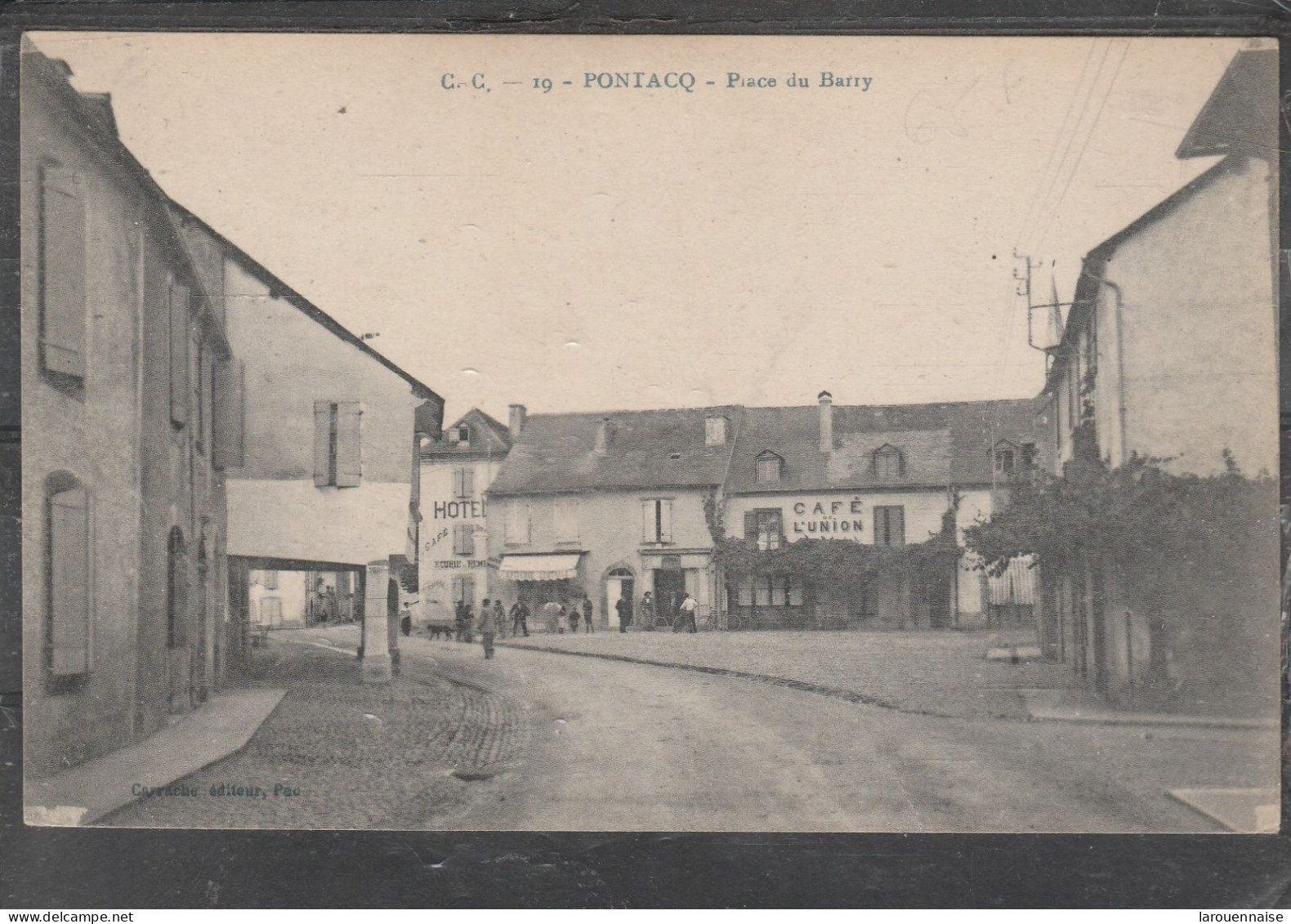 64 - PONTACQ - Place du Barry
