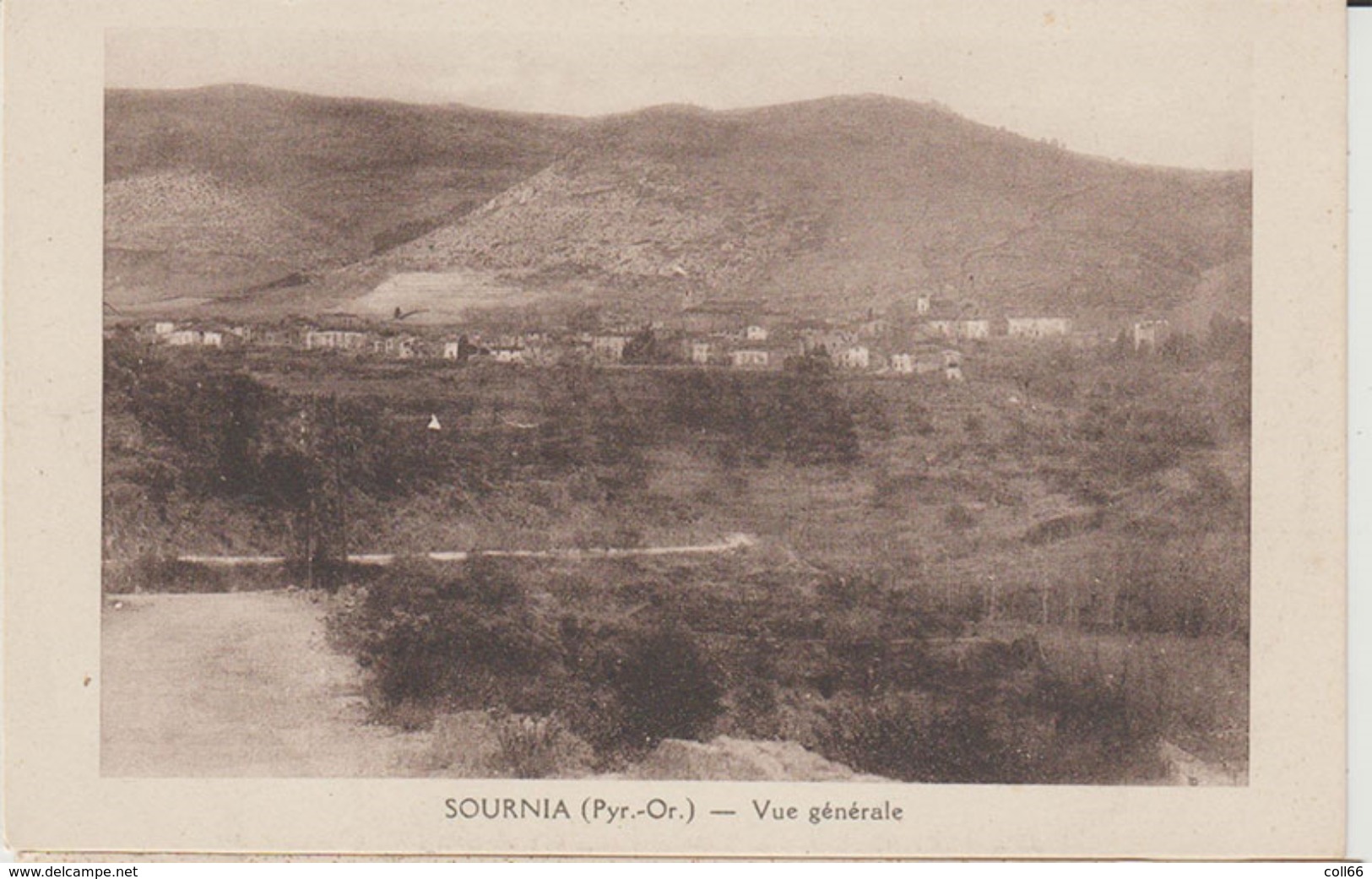 66 Sournia Vue Générale un peu bistre sans éditeur