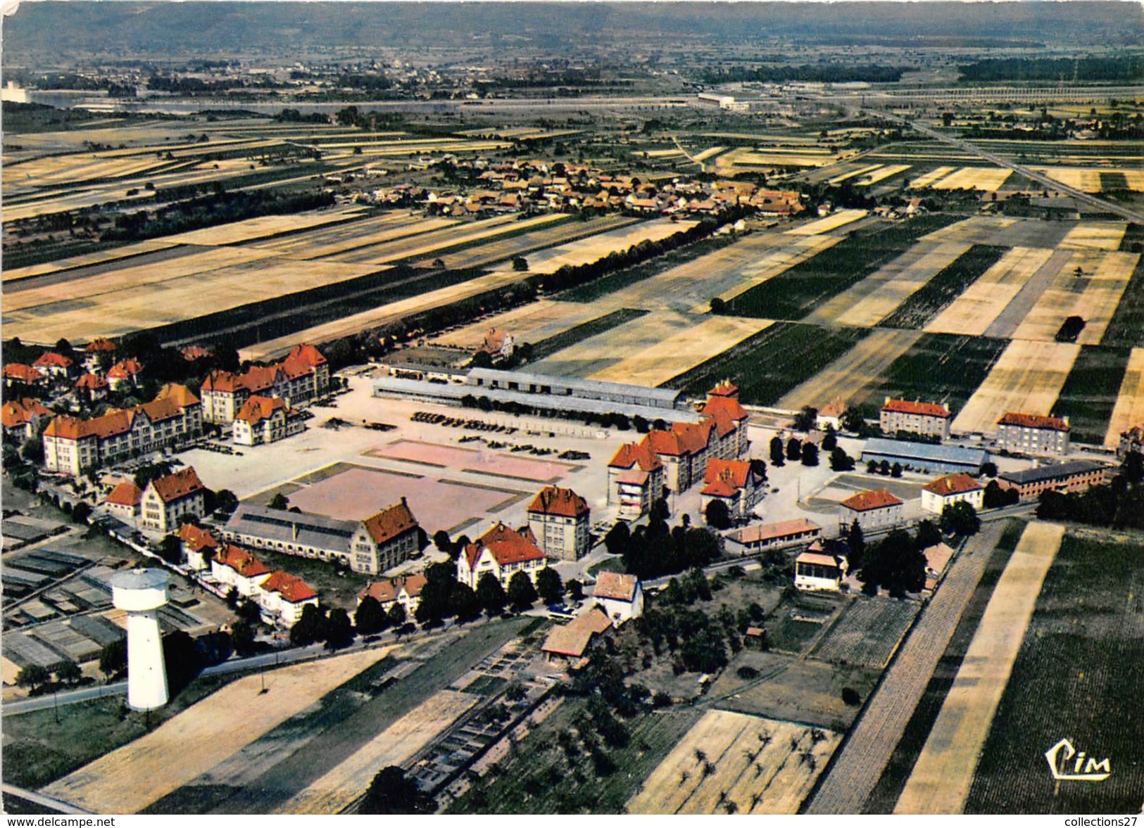 68-NEUF-BRISACH-  VUE GENERALE AERIENNE SUR LE QUARTIER EST DE LA VILLE , AU FOND LE BARRAGE DE VOGELGRUN