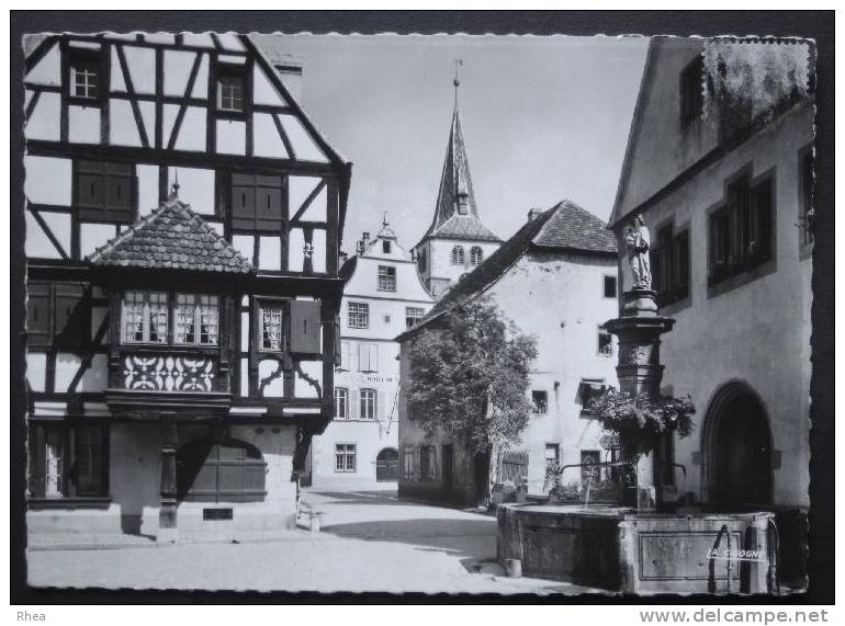 68 Turckheim 68.338.02. TURCKHEIM (Haut-Rhin) Place Turenne place turenne fontaine D68D K68374K C68338C RH013283
