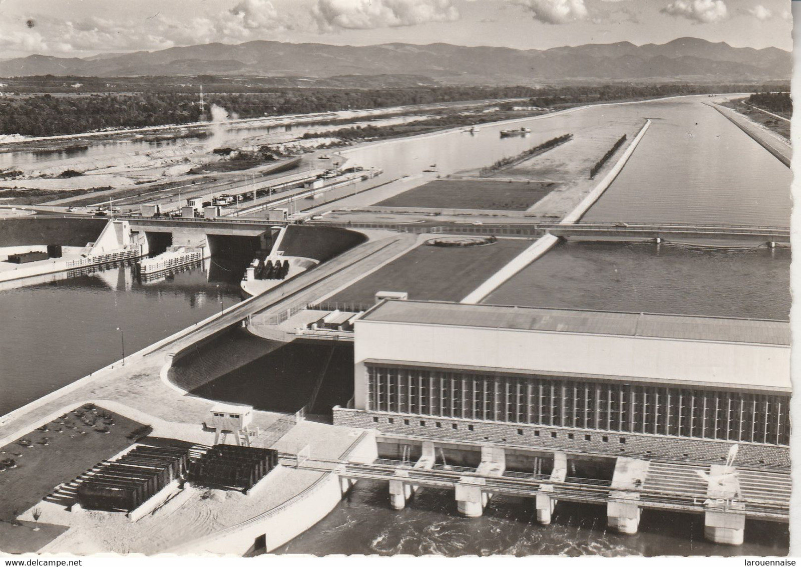 68 - VOGELGRUN - En avion au dessus de ...Vogelgrün - A l' horizon la Forêt Noire