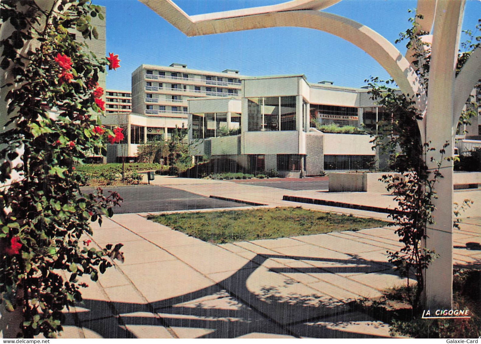 69 CALUIRE ET CUIRE CENTRE COMMERCIAL ENTREE DE LA ROSERAIE