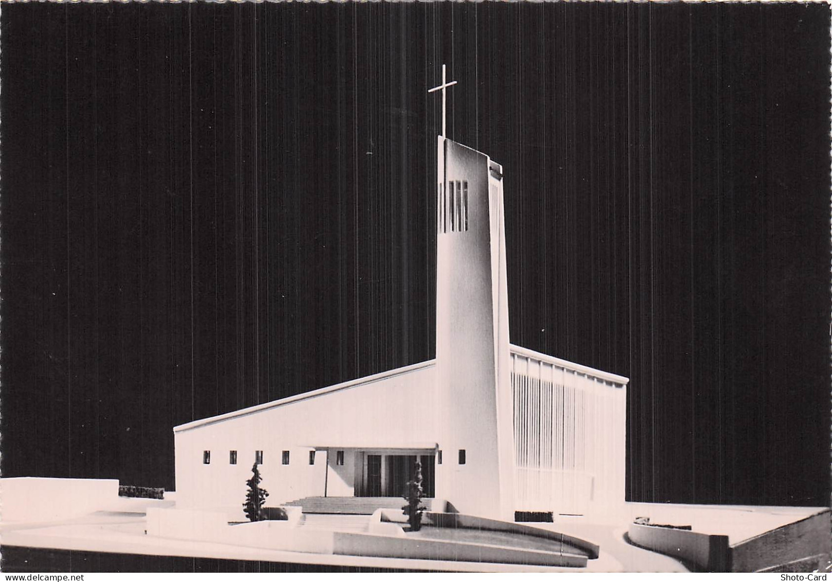 69 CALUIRE ET CUIRE EGLISE SAINTE BERNADETTE