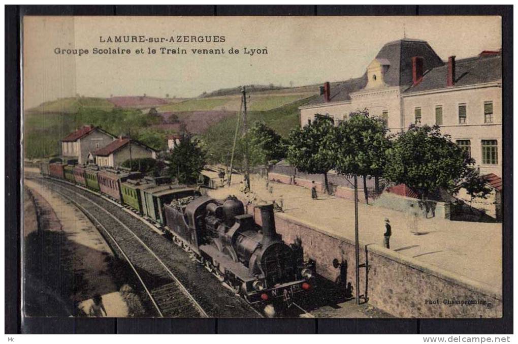 69 - Lamure-sur-Azergues - Groupe Scolaire et le Train venant de Lyon - Colorisée - RARE !