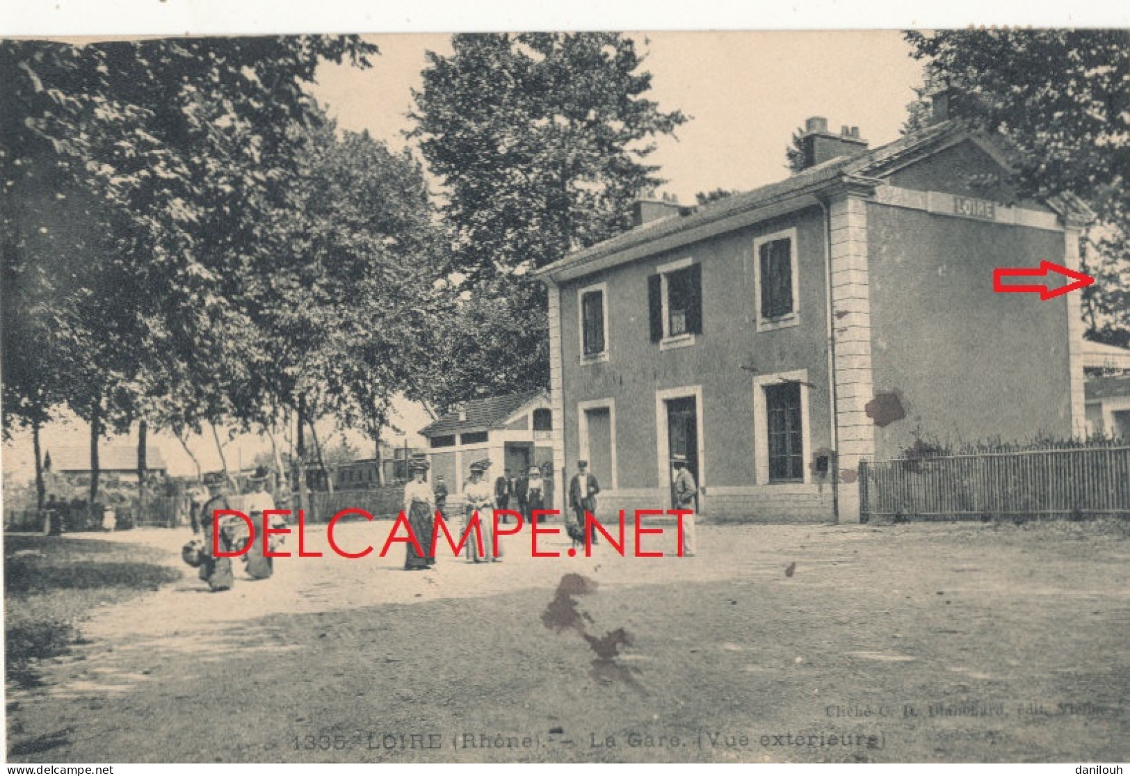 69 // LOIRE SUR RHONE    la gare   vue extérieure  **