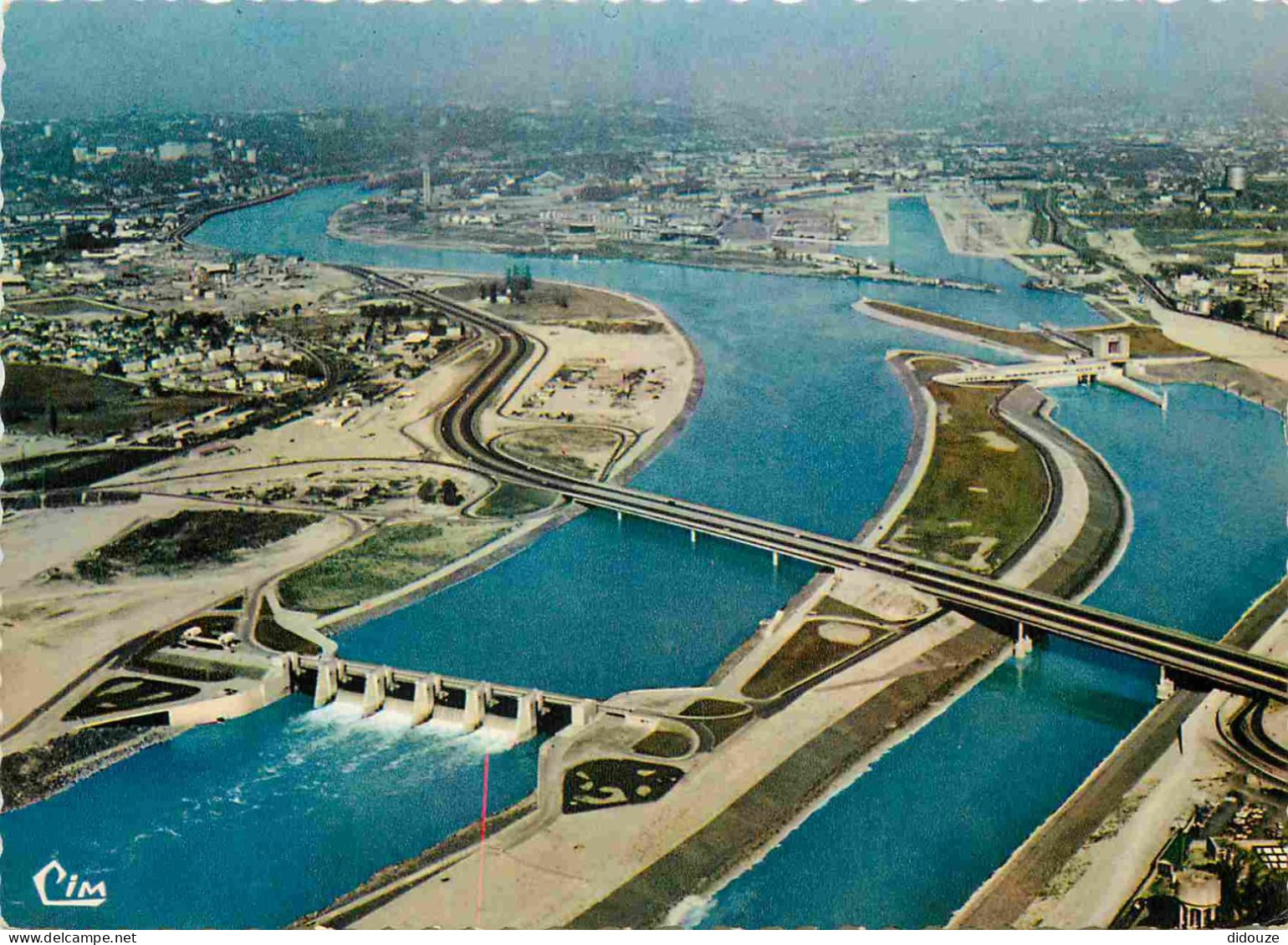 69 - Pierre Benite - Vue aérienne - Carte dentelée - CPM - Voir Scans Recto-Verso