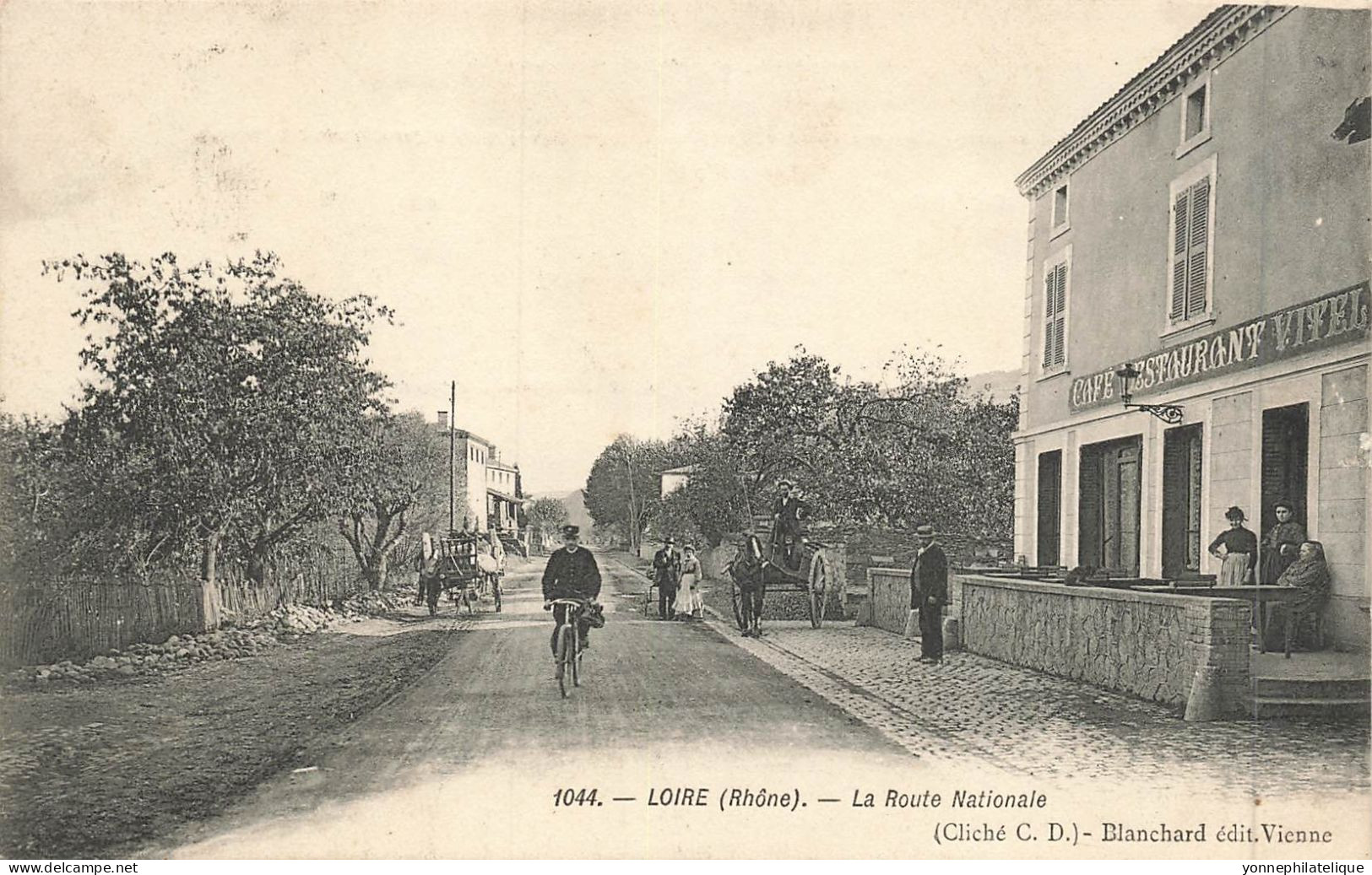 69 - RHÔNE - LOIRE-SUR-RHONE - la route nationale - café restaurant VITEL - animation, facteur - 10839