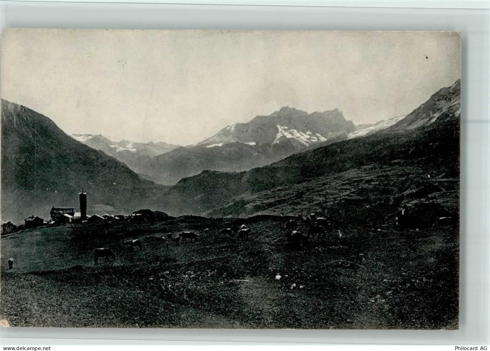 7083 Lantsch/Lenz - Ortsansicht mit Piz d Arblatsch und Piz Forbisch - 10099190