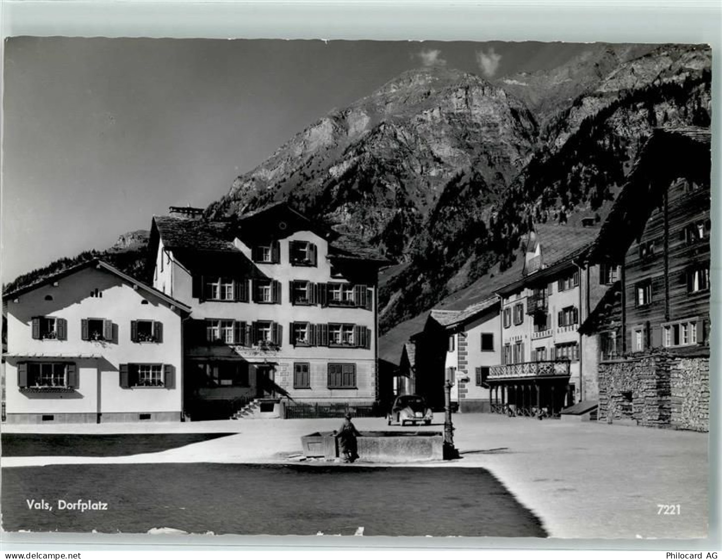 7132 Vals - Dorfplatz Brunnen - 10396720