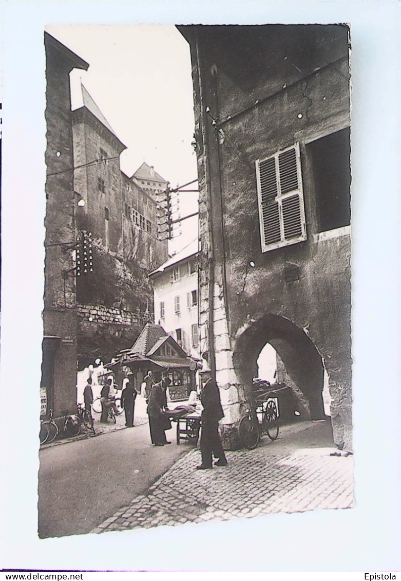 ► (74) Annecy -  le Vieux  Quartier - Marchand Tissus arcades Vélo cpsm