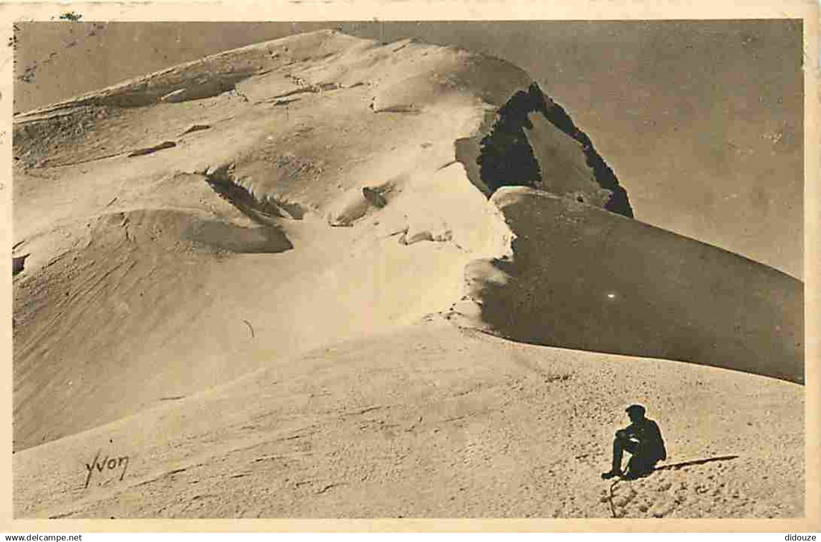 74 - Chamonix - Mont-Blanc - Massif du Mont Blanc - Le Sommet du Mont Blanc vu de la Gande Bosse entre le Refuge Vallot