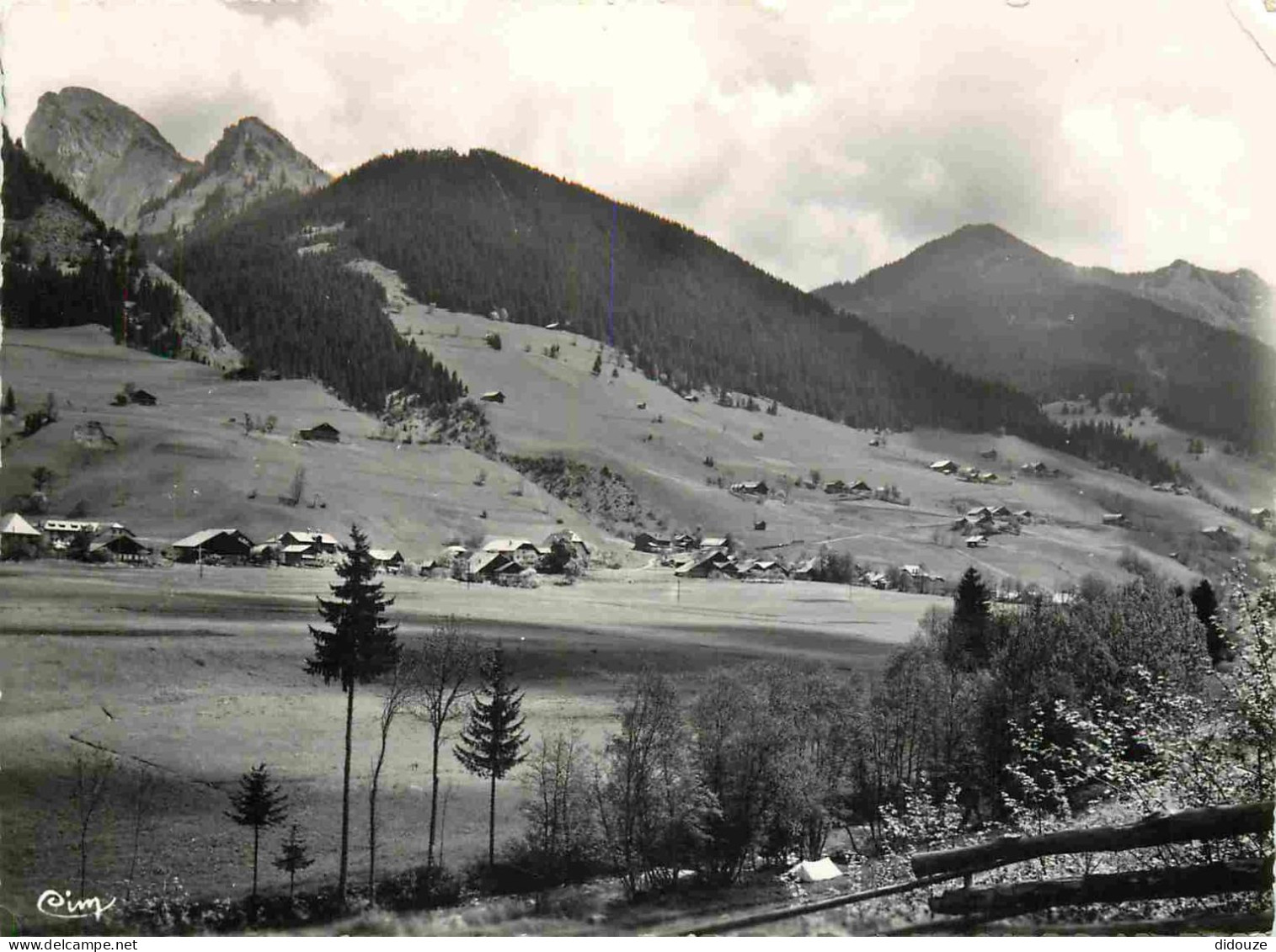 74 - La Chapelle-d'Abondance - Vue générale - Mention Photographie Véritable - Carte dentelée - CPSM grand format - Etat