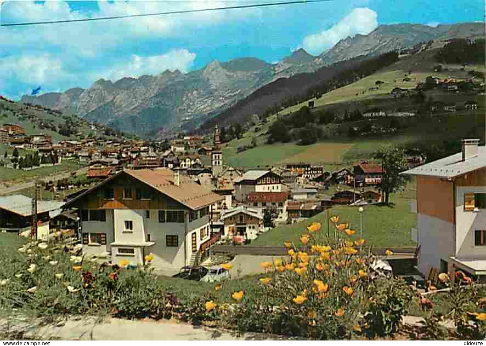 74 - La Clusaz - Vue Générale - La Chaine des Aravis - CPM - Voir Scans Recto-Verso