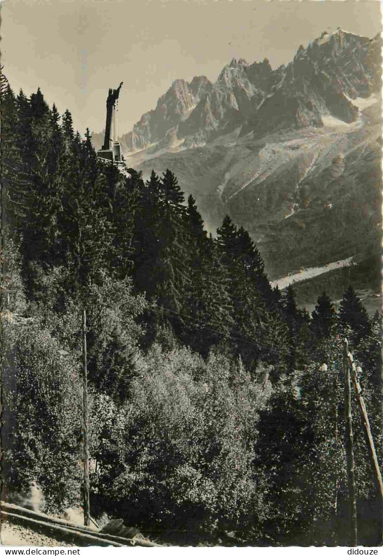 74 - Les Houches - Carte dentelée - CPSM grand format - Voir Scans Recto-Verso