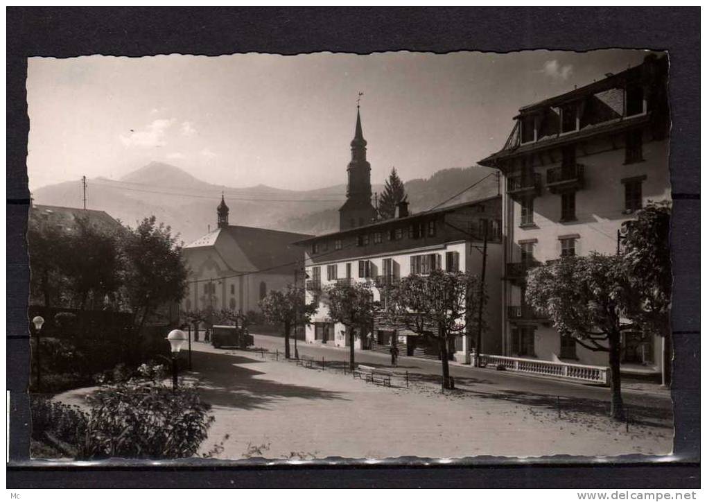 74 - Saint-Gervais-les-Bains - L'Eglise et le Mont Joly