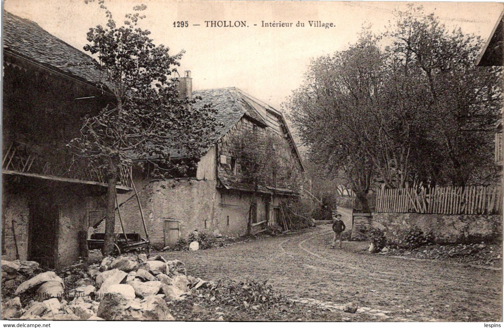 74 - THOLLON -- Intérieur du Village