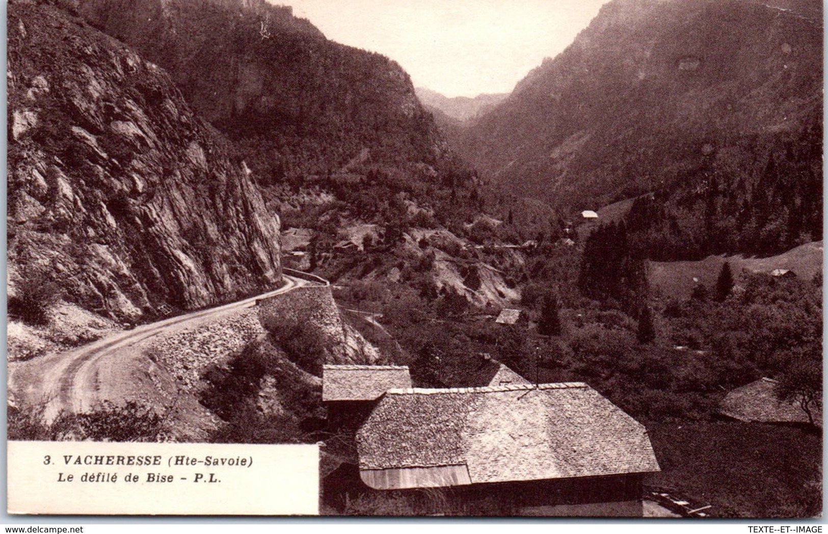 74 VACHERESSE - le défilé de Bise