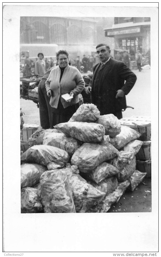 75 PARIS 01- LES HALLES- CARTES PHOTOS, MARCHANDE DE CAROTTES