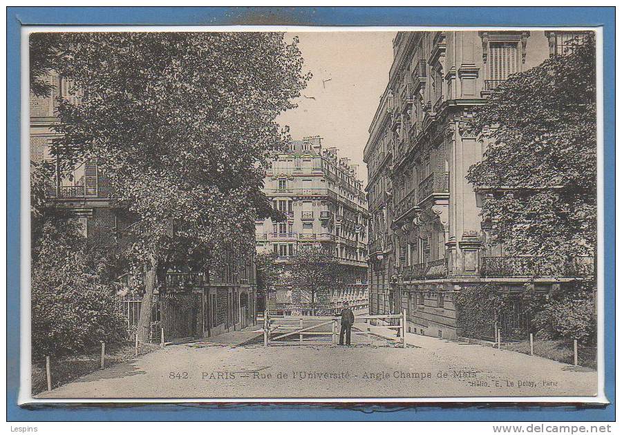 75 - PARIS - Arr. 07 --  Rue de l'Université - Angle...