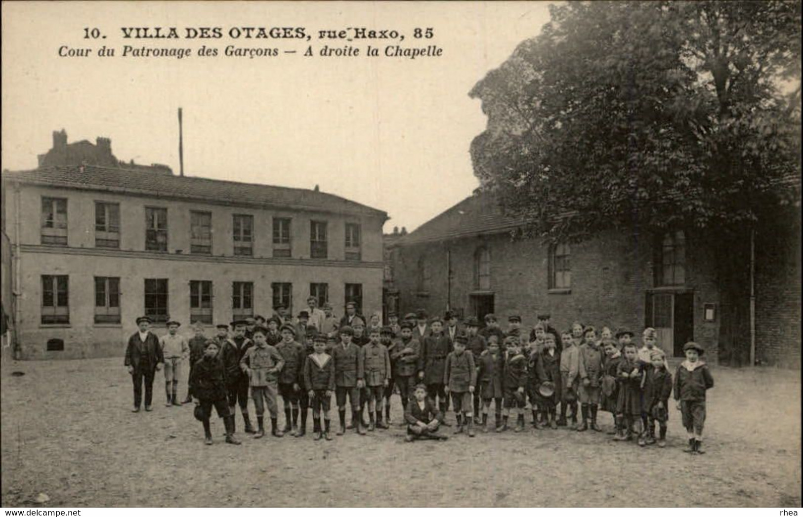 75 - PARIS - arrondissement 20 - Patronage de jeunes garçons - rue Haxo - cour de récréation