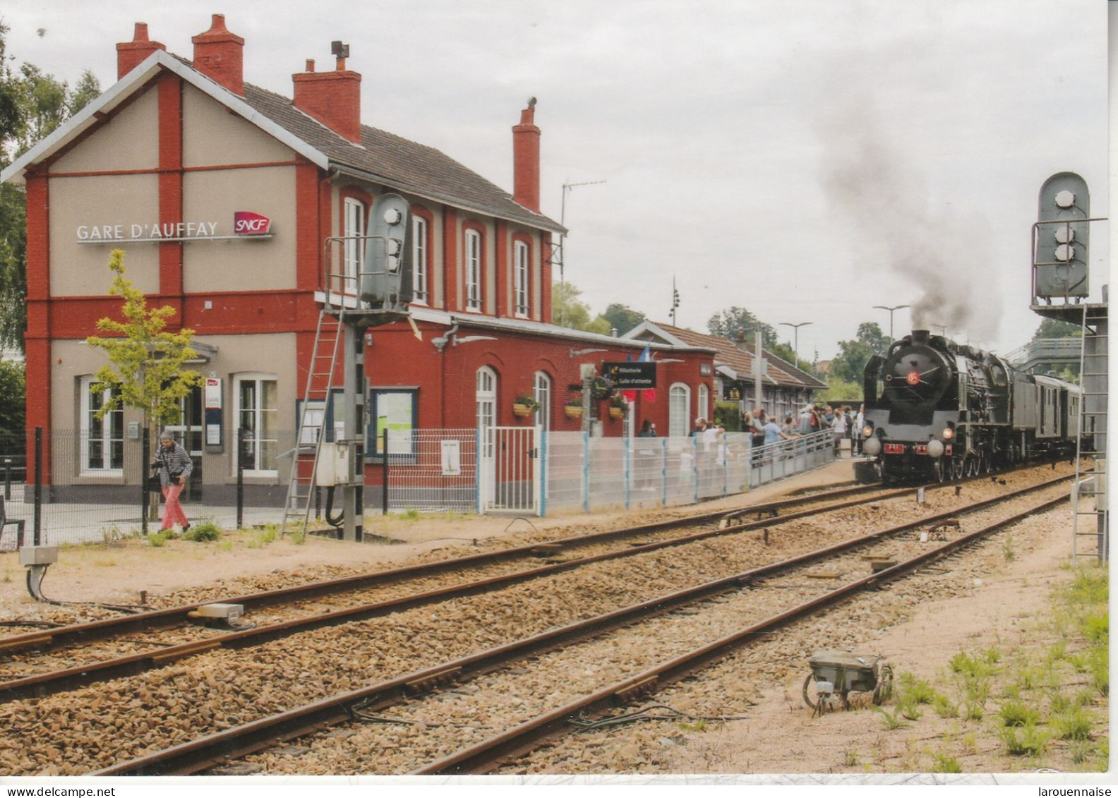 76 - AUFFAY - gare