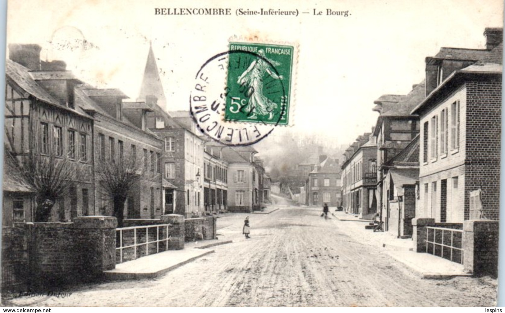 76 - BELLENCOMBRE -- Le bourg