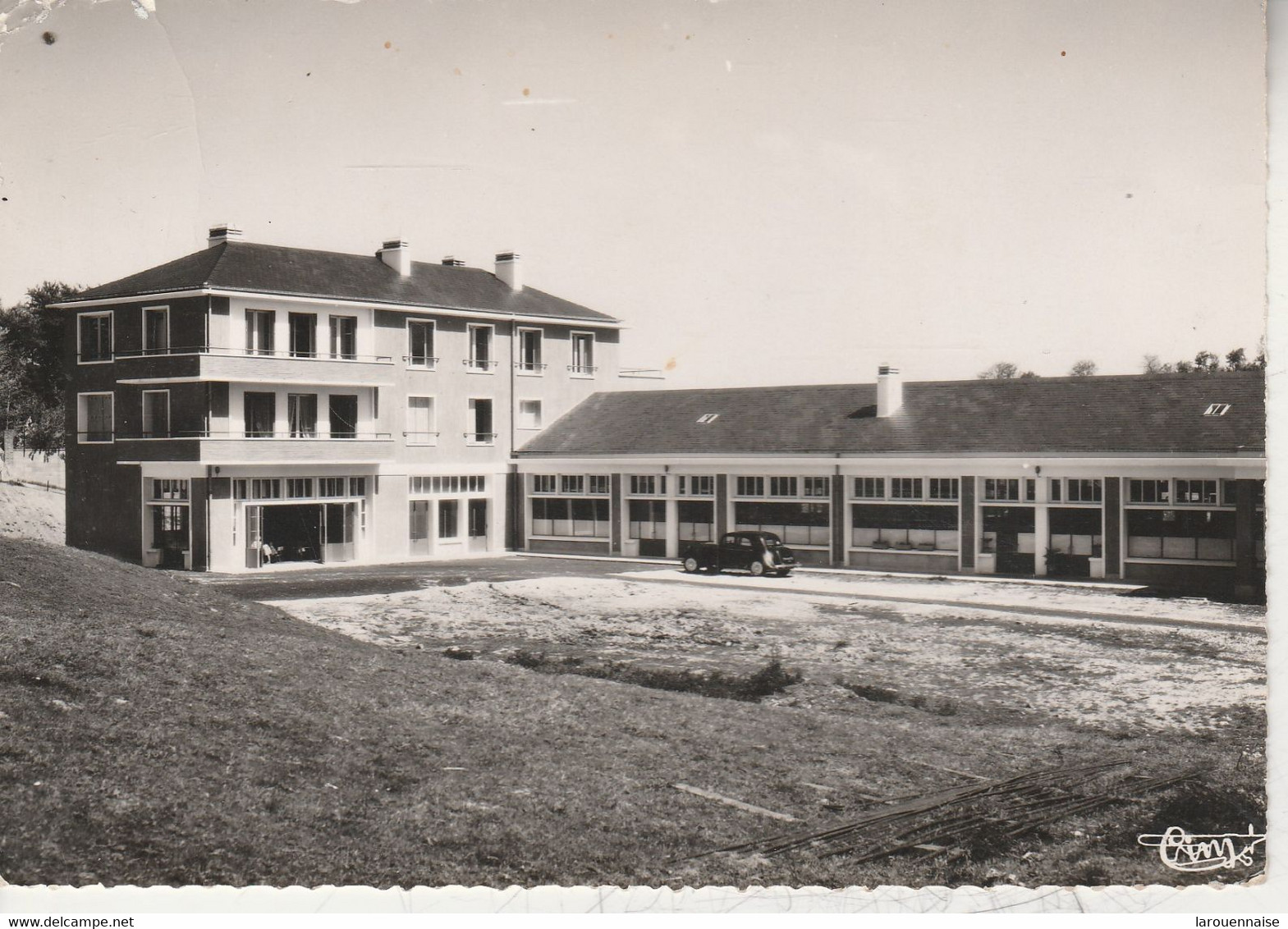 76 - FONTAINE LE DUN - Le Groupe scolaire