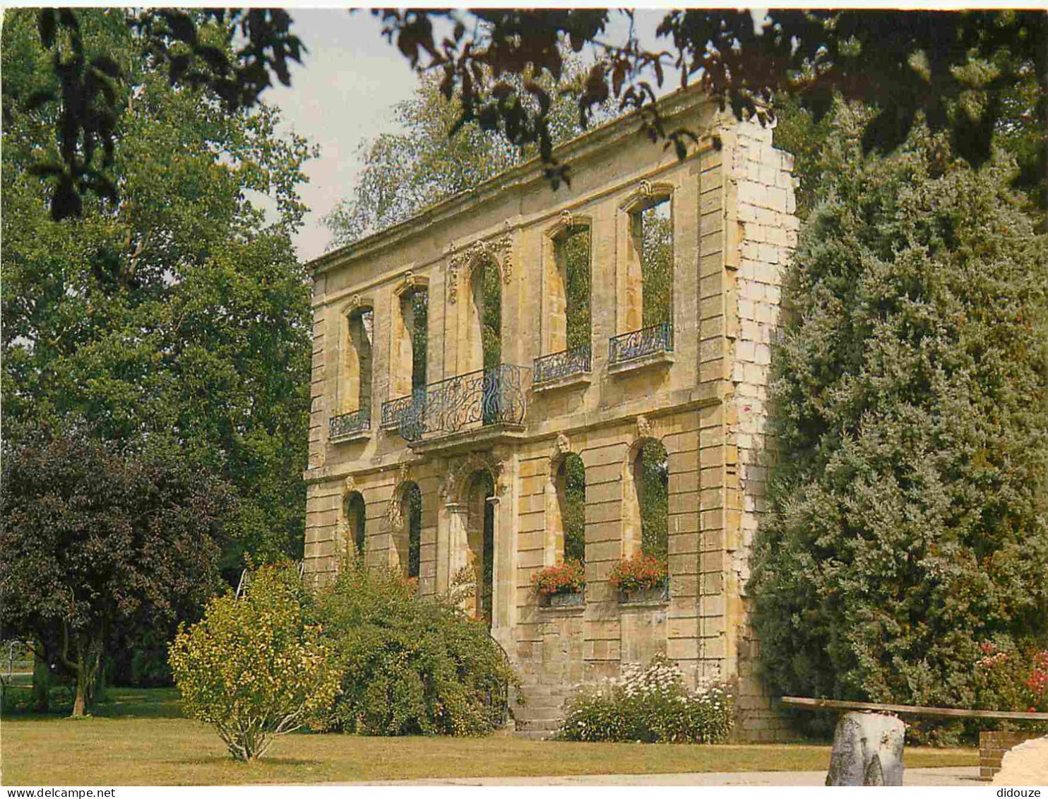 76 - Forges les eaux - Les vestiges du pavillon royal - CPM - Voir Scans Recto-Verso