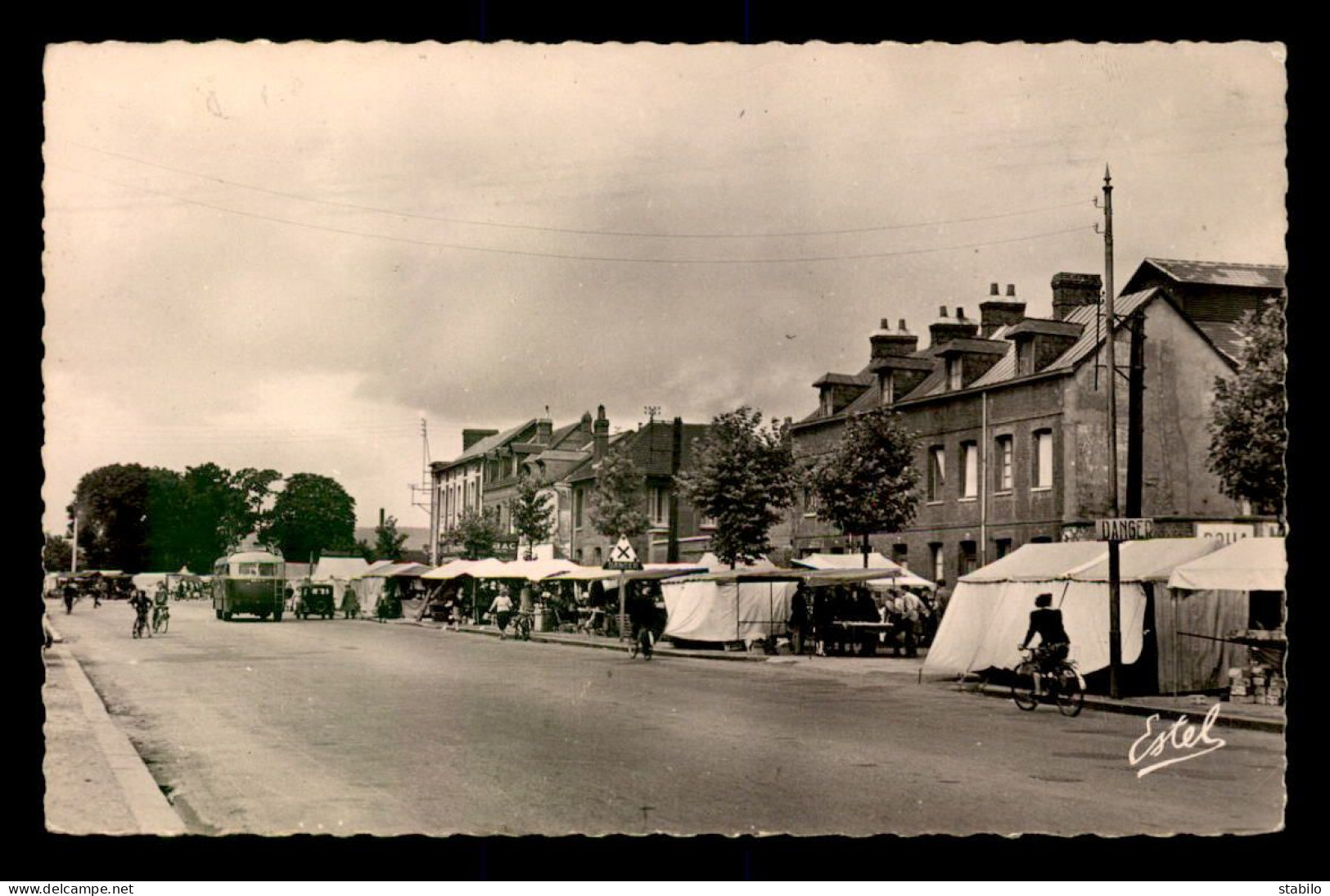 76 - PETIT-QUEVILLY - LE MARCHE