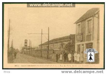 76 Saint-Etienne-du-Rouvray - 10603 - SAINT-ETIENNE-DU-ROUVRAY (S-Inf) - Rue de Paris. Sortie des Chemins de Fer - sépi