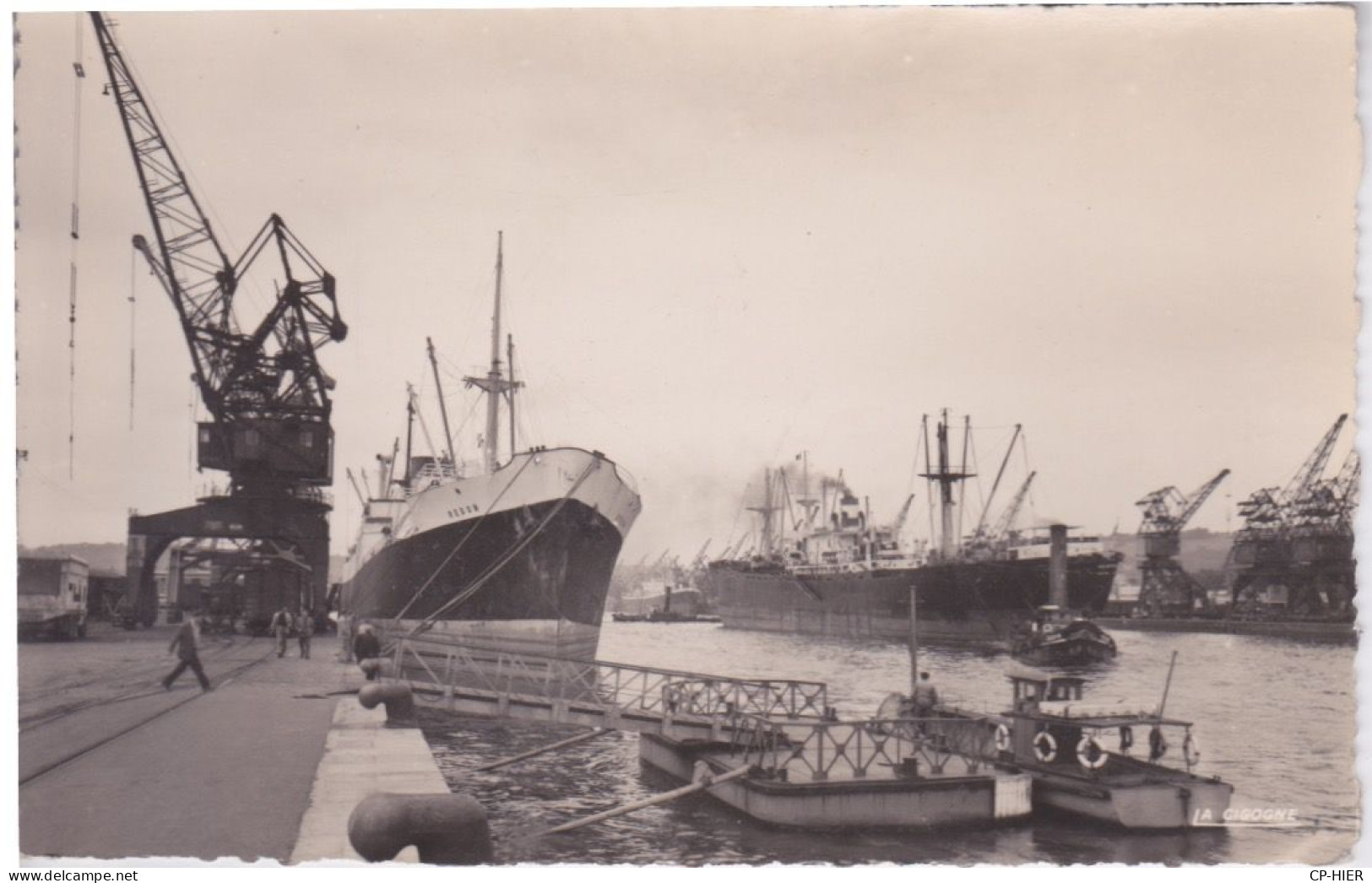 76 - SEINE MARITIME - ROUEN - LE PORT - THE HARBOUR - BATEAU DE TRANSPORT  PETITE VEDETTE
