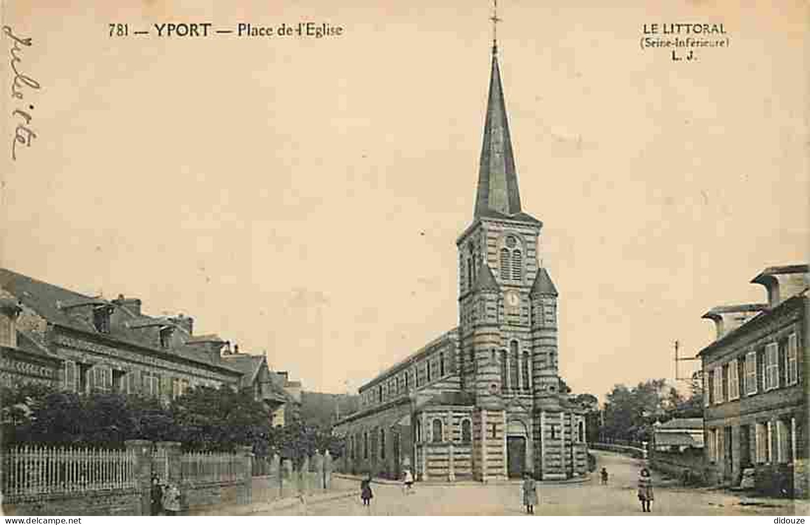 76 - Yport - Place de l'Eglise - Animée - CPA - Voir Scans Recto-Verso