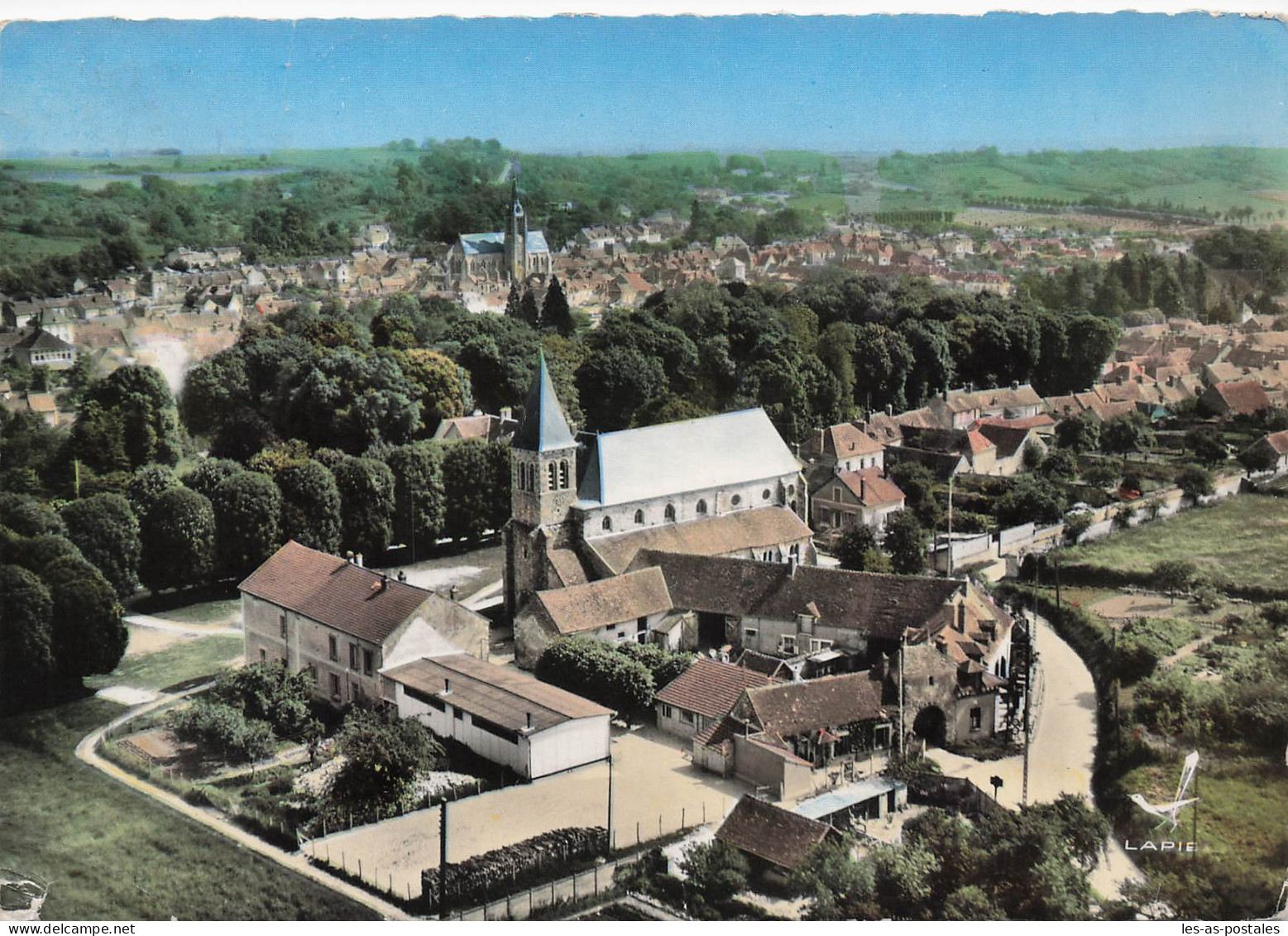77 DONNEMARIE DONTILLY L EGLISE DE DONTILLY ET PANORAMA SUR DONNEMARIE