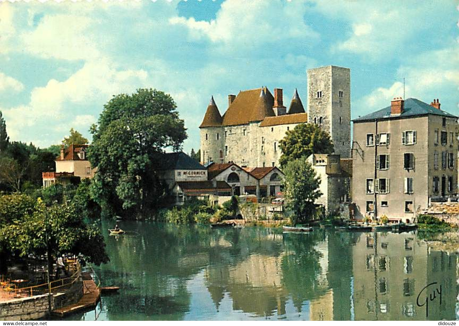 77 - Nemours - Les bords du Loing  au fond  le vieux château des Ducs de Nemours - CPM - Voir Scans Recto-Verso