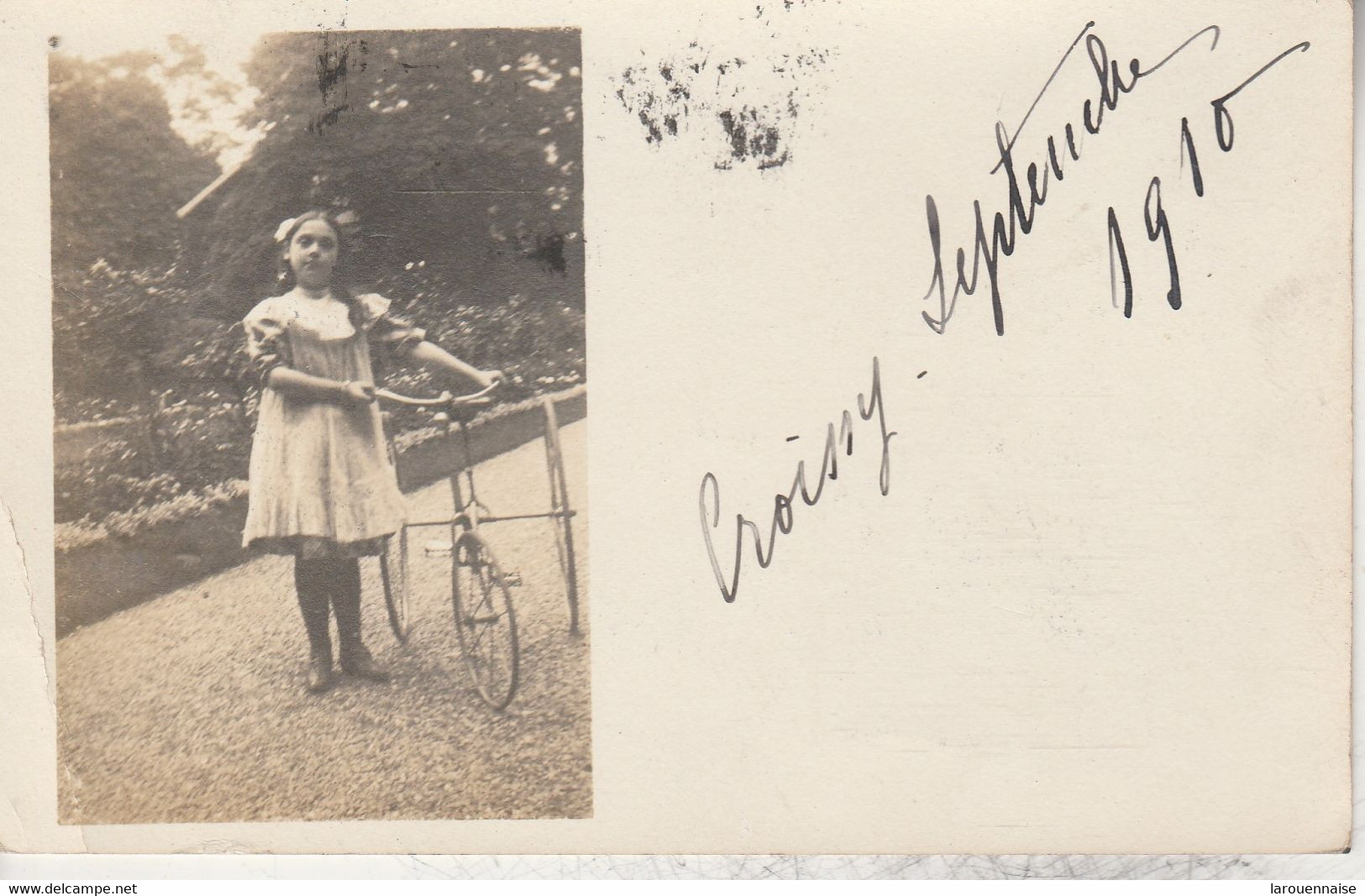 78 - CROISSY SUR SEINE - Fillette et son tricycle (carte photo)
