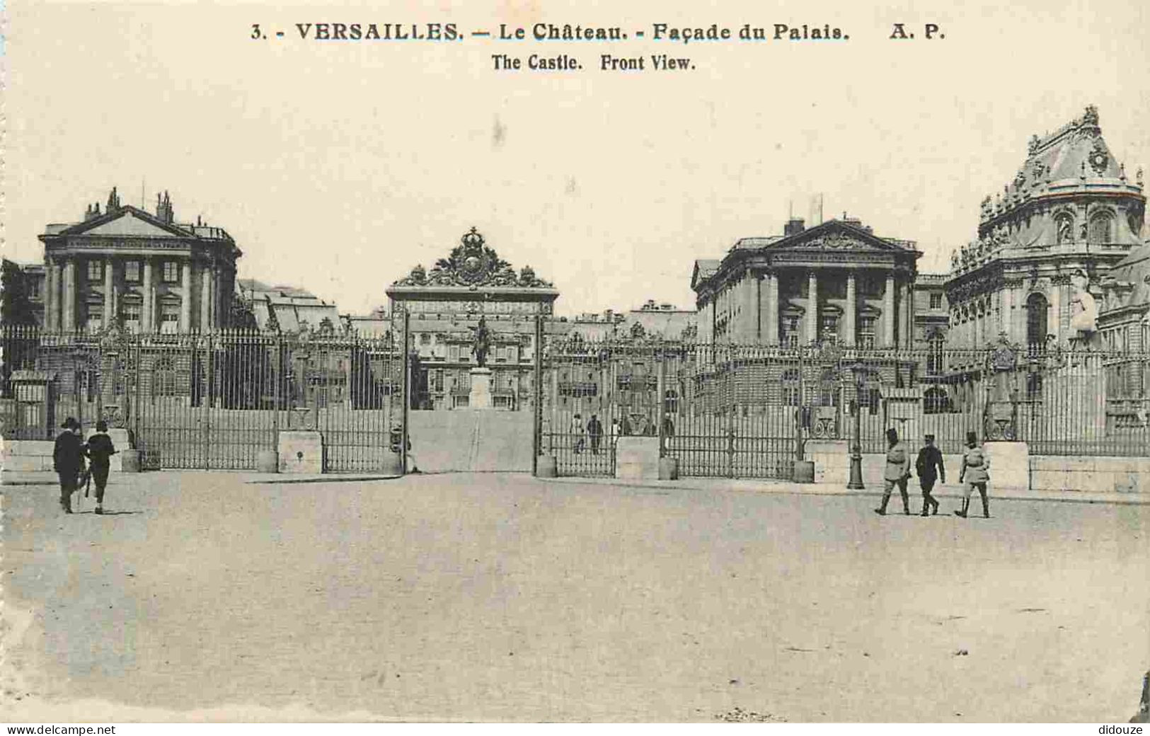 78 - Versailles - Château de Versailles - Façade du Palais - Animée - CPA - Etat Carte provenant d'un Carnet - Voir Scan