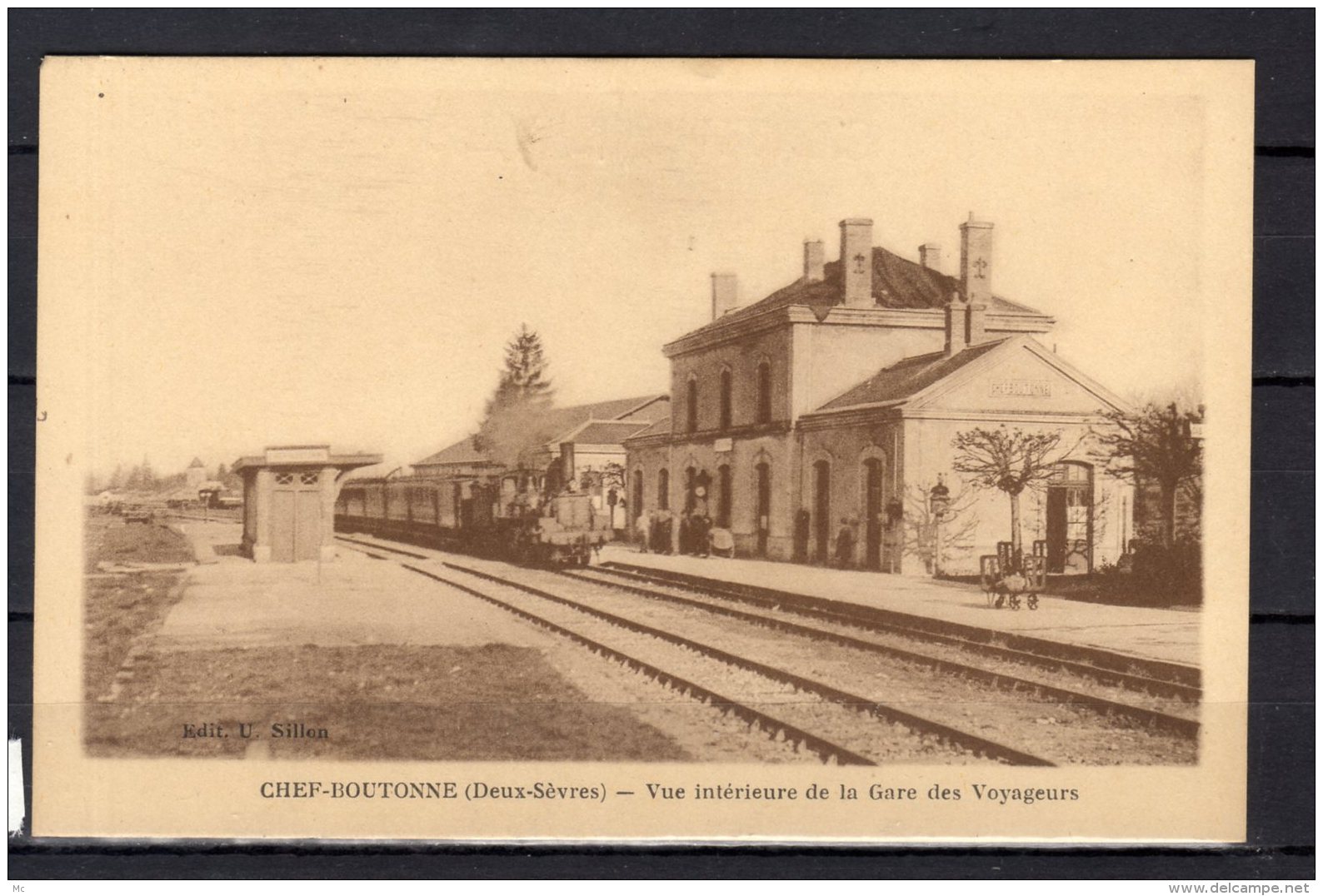79 - Chef Boutonne - Vue Interieure de la gare des voyageurs