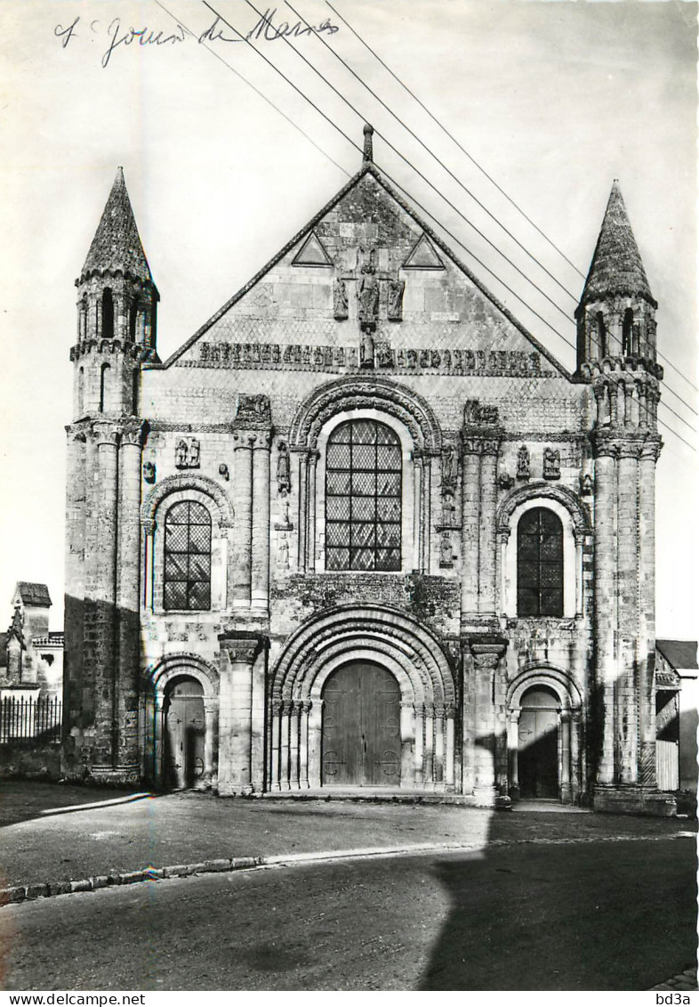 79 SAINT JOUIN DE MARNES ABBATIALE