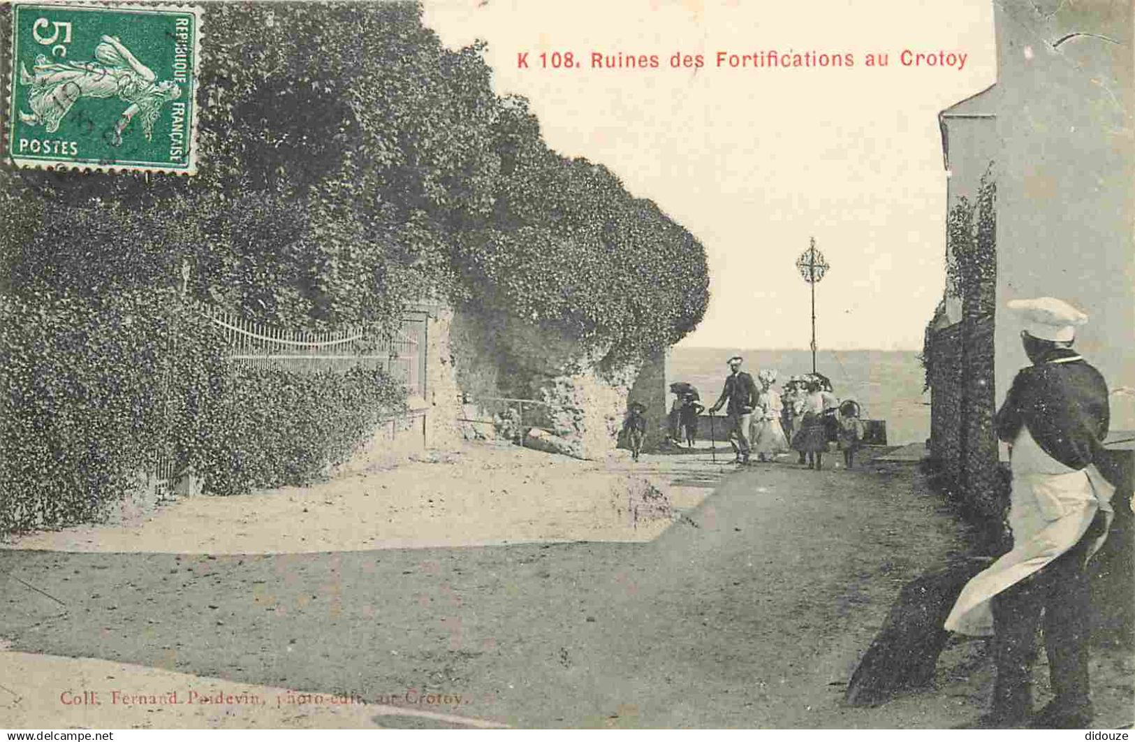 80 - Le Crotoy - Ruines des Fortifications au Crotoy - Animée - Boucher en tenue de travail - CPA - Oblitération ronde d