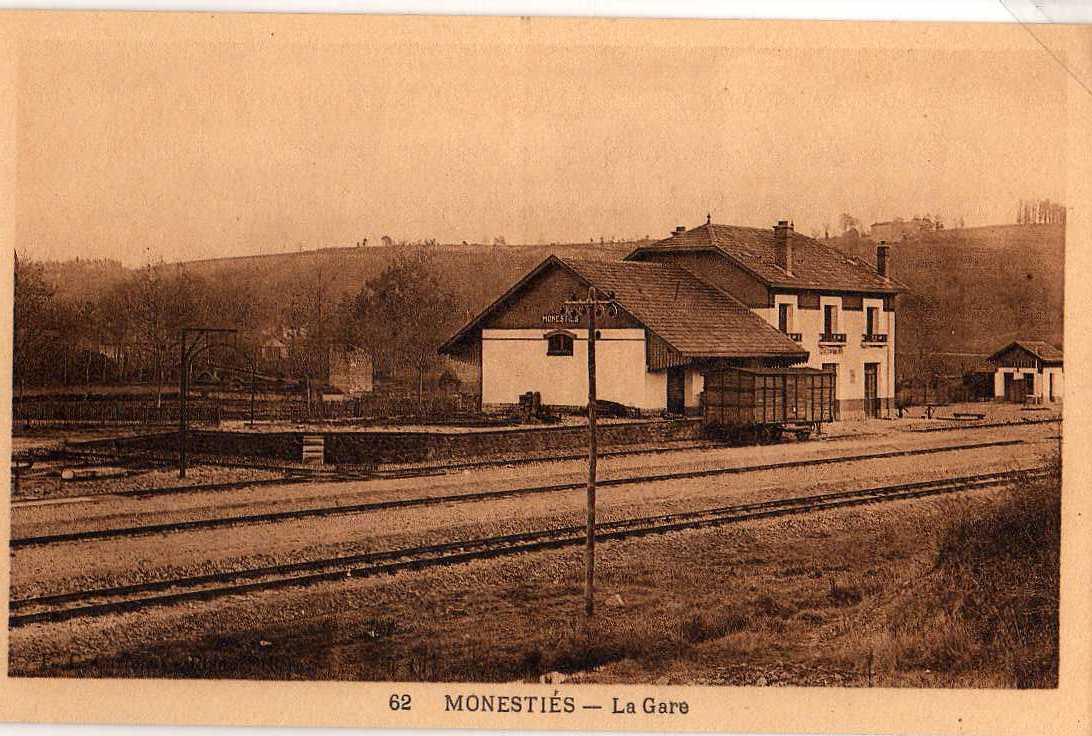 81 MONESTIES La gare 192?