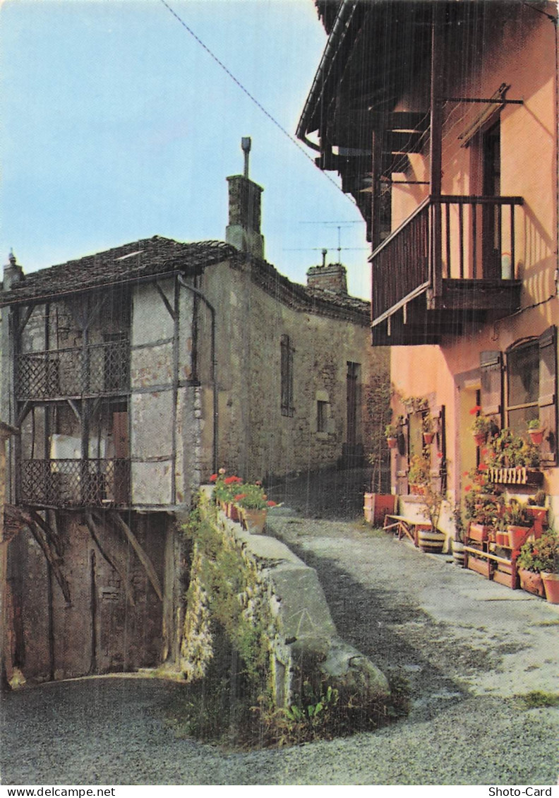 82 MONTAIGU DE QUERCY VIEUX QUARTIER