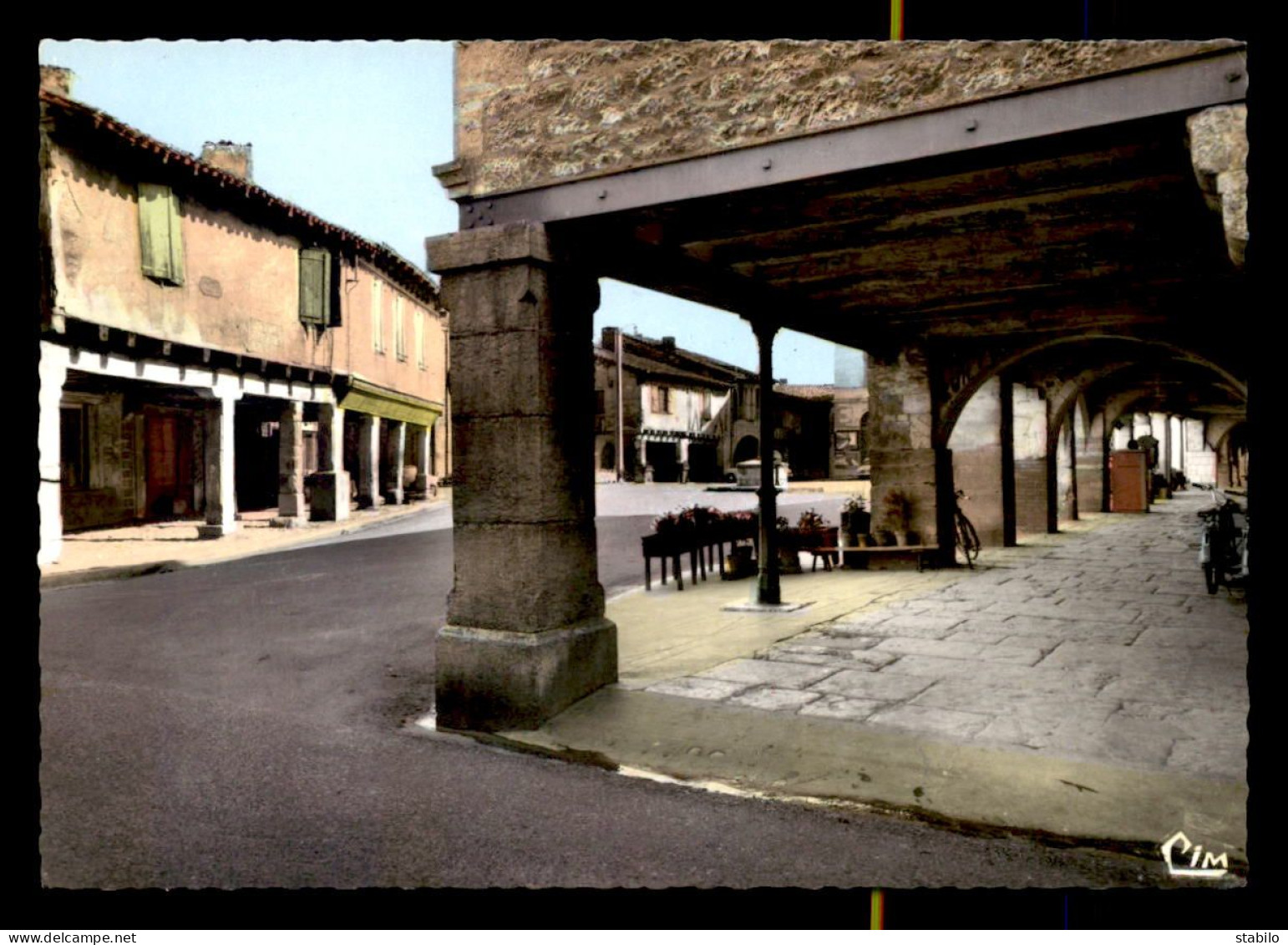 82 - MONTPEZAT-DE-QUERCY - LES ARCADES