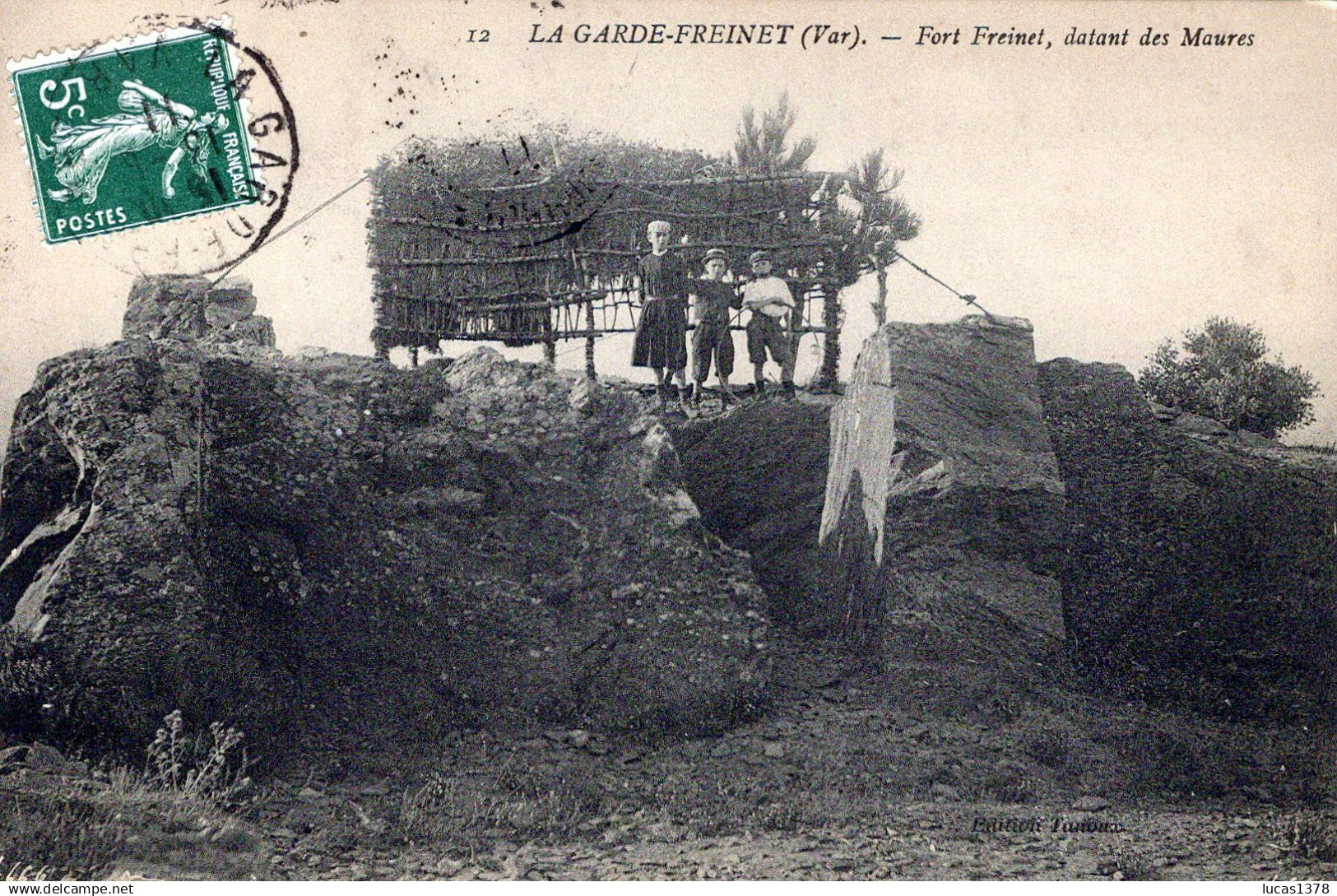 83 / LA GARDE FREINET / FORT FREINET DATANT DES MAURES