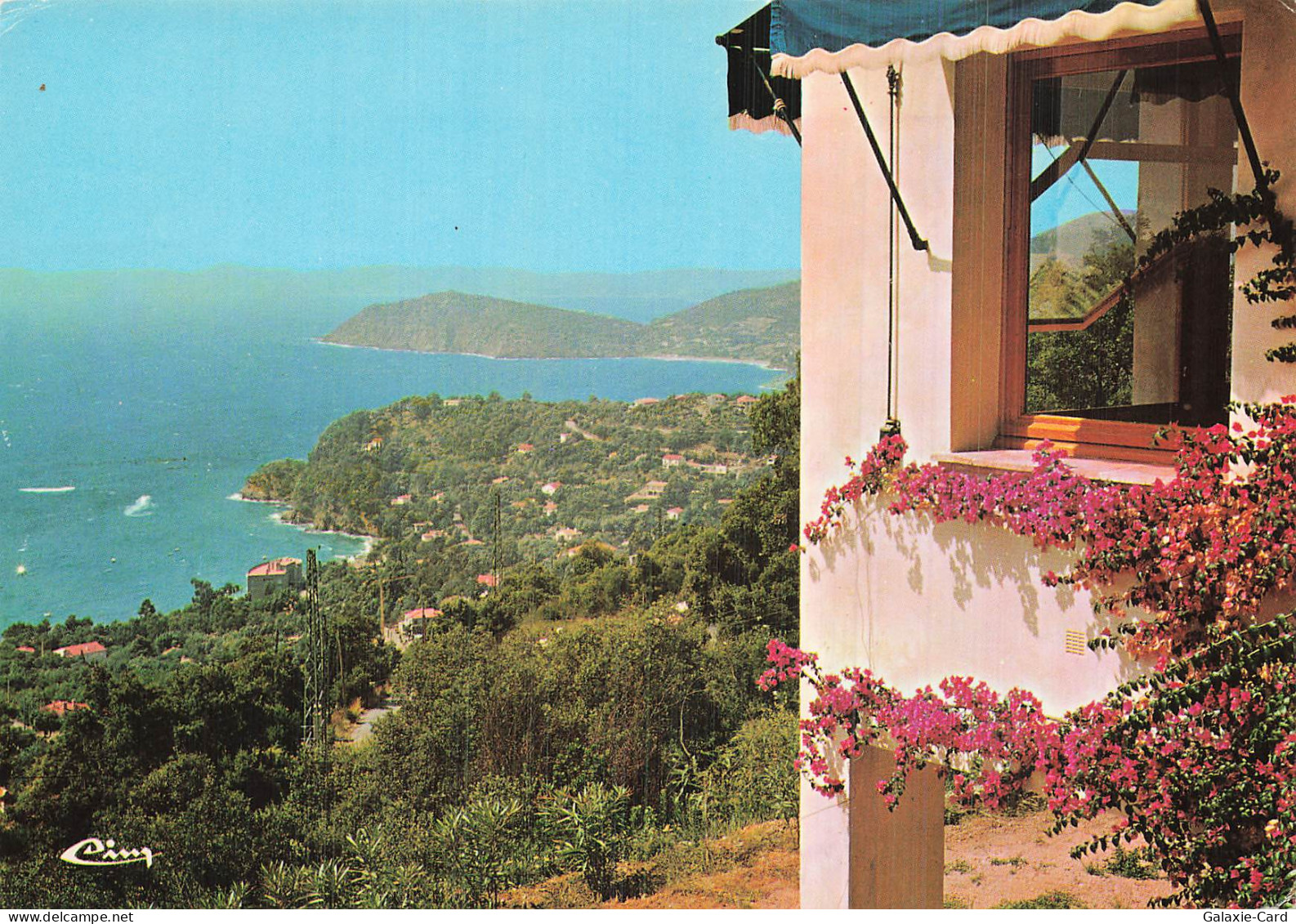 83 LE RAYOL CANADEL SUR MER VUE PANORAMIQUE