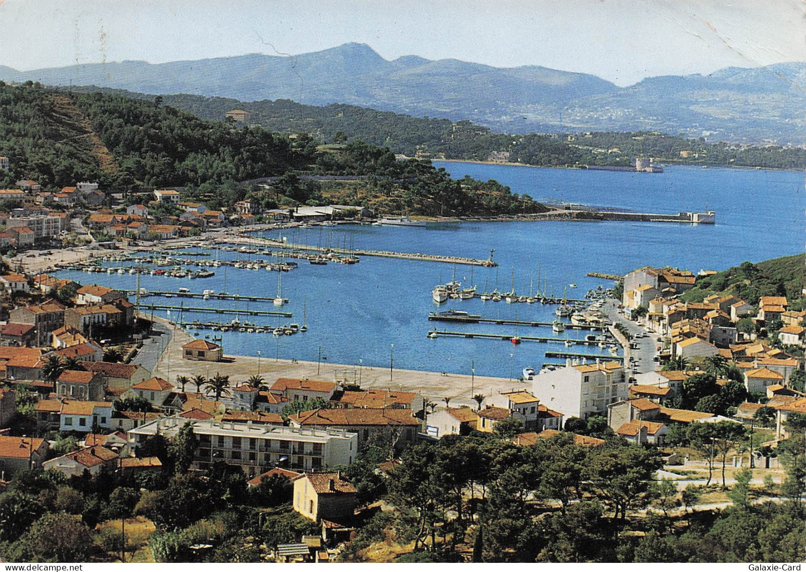 83 SAINT MANDRIER SUR MER LE PORT